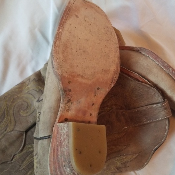 Boots - Picture 3 of 5